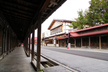 Naklejka na ściany i meble 伝統的な日本家屋が残る黒石の町並み