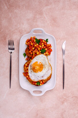Sandwich with tomatoes and chickpeas