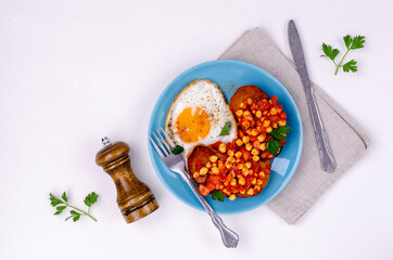 Sandwich with tomatoes and chickpeas