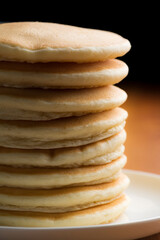高く積み重ねたパンケーキ
