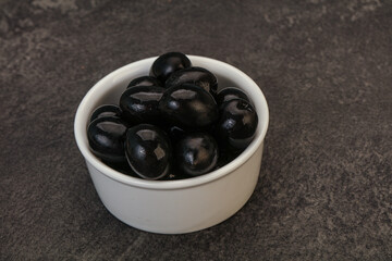 Black olives in the bowl