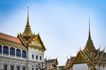 Fototapeta premium バンコク、大宮殿、エメラルド寺院、仏舎利塔などを周遊する