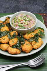 tod man pla, Thai fried fish cakes