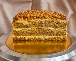 Type of cake on stand