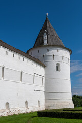 Obraz premium View of a tower of Rostov Kremlin on sunny summer day. Yaroslavl Oblast, Russia..
