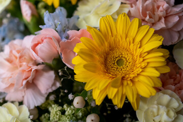 ガーベラとカーネーションの花束