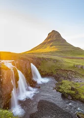 Crédence de cuisine en verre imprimé Kirkjufell Cascade de Kirkjufellsfoss et la montagne Kirkjufell, coucher de soleil à Kirkjufell, islande, snaefellsnes, islande