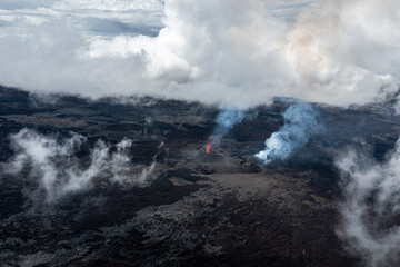 Fototapeta na wymiar Eruption du Piton de la Fournaise à la Réunion en avril 2021