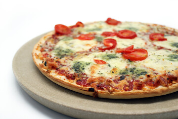 Pizza de queso y tomate