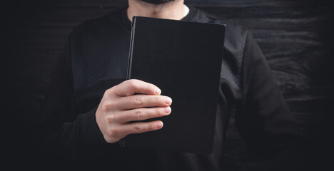 Naklejka premium Caucasian man holding bible. Religion