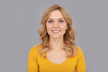 Obraz premium nice smile. smooth face skin. cheerful lady with curly hair. fashion and beauty.