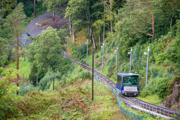 Fototapeta premium Elevador ascendiendo al monte Floyen en la ciudad de Bergen, Noruega