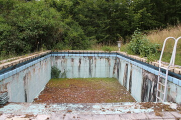 empty and weathered pool in summer