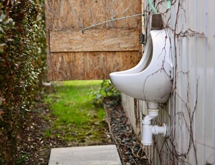 Outdoor garden urinal