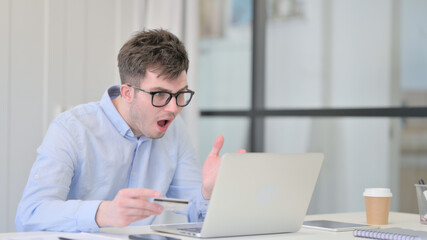 Online Payment Failure on Laptop by Young Man 