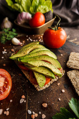 Wholemeal bread with tomato slices and avocado