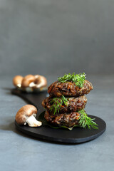 vegane Pilz Frikadellen mit Kräutern