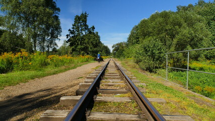 Tor kolejowy biegnący w dal w okolicach Radzionkowa