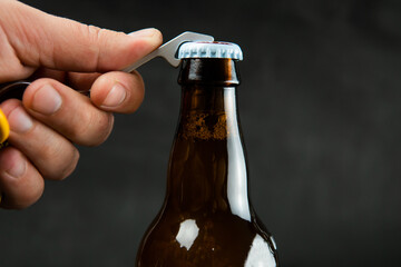 opener open a beer bottle