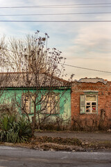 Fototapeta na wymiar Old village houses. Houses on Krasnooktyabrskaya Street of the Khan's village.