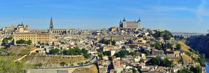 Obraz premium Panoramic View of Toledo Spain over Tagus River.