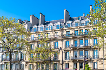 Fototapeta na wymiar Paris, beautiful building, boulevard Beaumarchais in the 11e district 