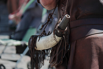 cuerno vikingo de color blanco