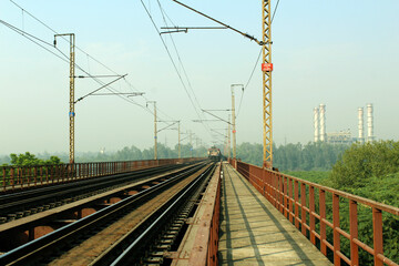Fototapeta na wymiar railway bridge in the morning