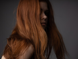 Obraz premium Portrait of beautiful woman on gray background bare shoulders close-up cropped view