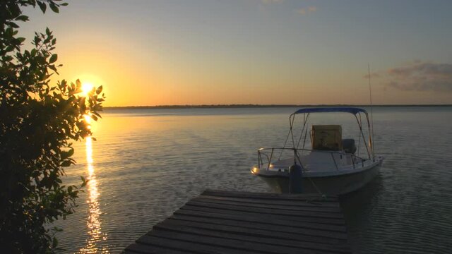 Atardecer pacifico en laguna de M&eacute;xico