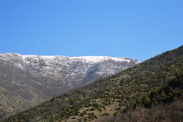 Obraz premium a hill under the snow in the spring