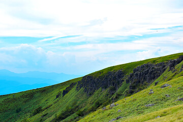 Naklejka premium 美しい山の稜線