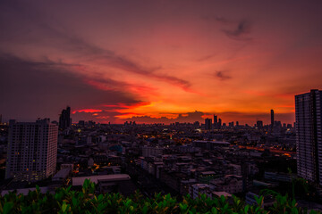 Obraz premium abstract background view of the colorful twilight sky.In the evening, the colorful changes (pink, orange, yellow, purple, sky) merge into the beauty of nature