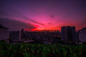 Obraz premium abstract background view of the colorful twilight sky.In the evening, the colorful changes (pink, orange, yellow, purple, sky) merge into the beauty of nature