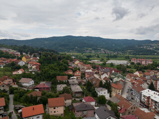 Obraz premium Aerial view of Doboj and hilly countryside from medieval fortress Gradina during overcast summer day.