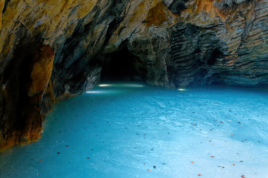 Failure of the lake and natural cave on the southern slope of mount Mashuk.