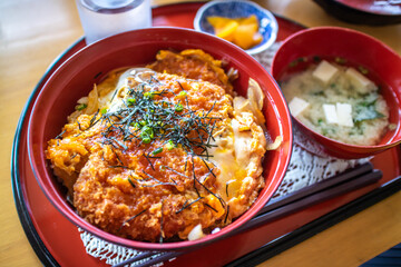 カツ丼　日本の丼もの