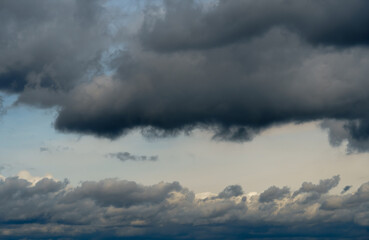 Obraz premium beautiful dark dramatic sky with stormy clouds before the rain