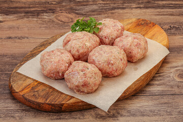 Raw turkey meatball for cooking