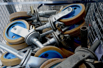 Fototapeta premium Roulettes de manutention pour chantier