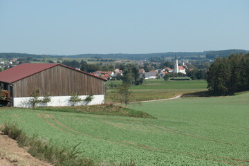 Fototapeta na wymiar Oberbayrische Landschaftsidylle