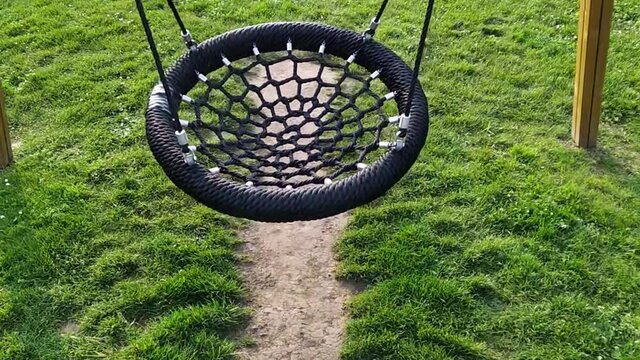 balan&ccedil;oire vide dans une parc