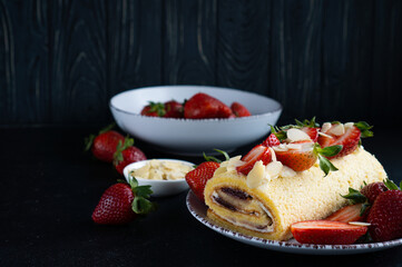 Sponge roll with strawberries