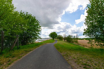 Fototapeta na wymiar road in the countryside next to the river Oder 