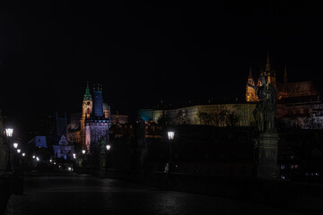 Obraz premium Charles Bridge in Prague is a famous Czech monument night view of Prague Castle