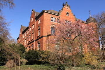 Historisches Gebäude am Rande des Schlossgartens im Zentrum von Oldenburg in Niedersachsen