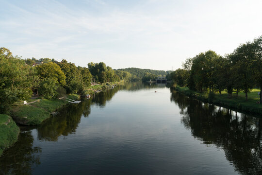 Marbach am Neckar, Fluss mit B&auml;umen am Ufer