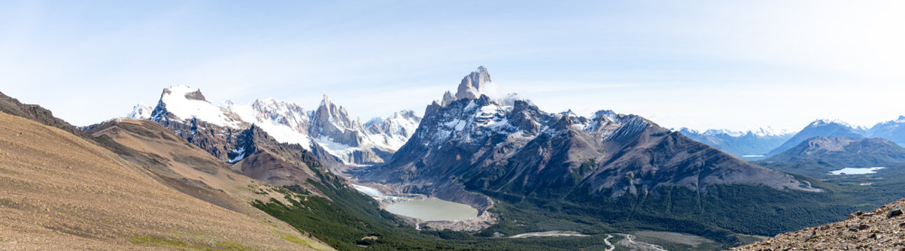 Vue panoramique depuis la Loma del Pliegue Tumbado, El Chalt&eacute;n