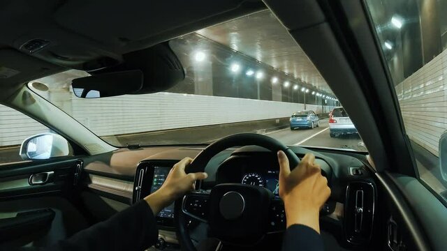 高速道路を走る自動車の運転席動画　車載カメラ映像