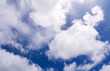 Obraz premium Summer white clouds and blue sky in good weather day for nature background and design